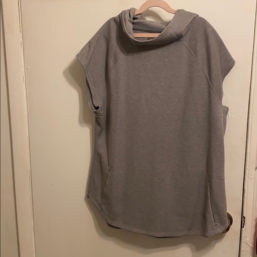 Short sleeve women’s pull over